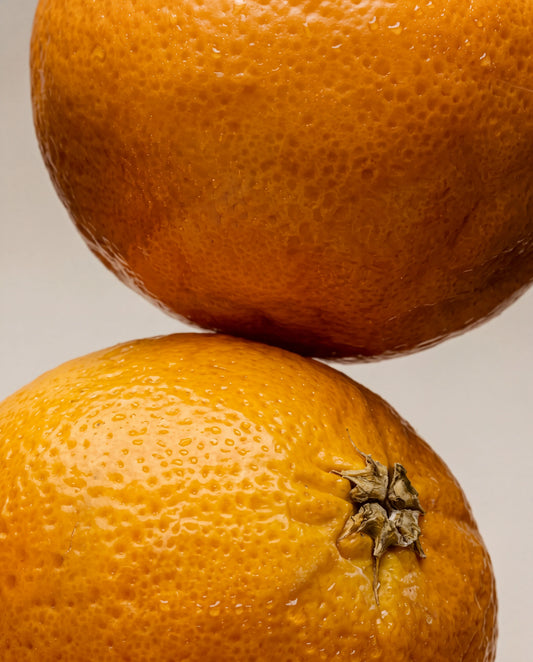 Notas de Grapefruit: duas frutas cítricas maduras empilhadas