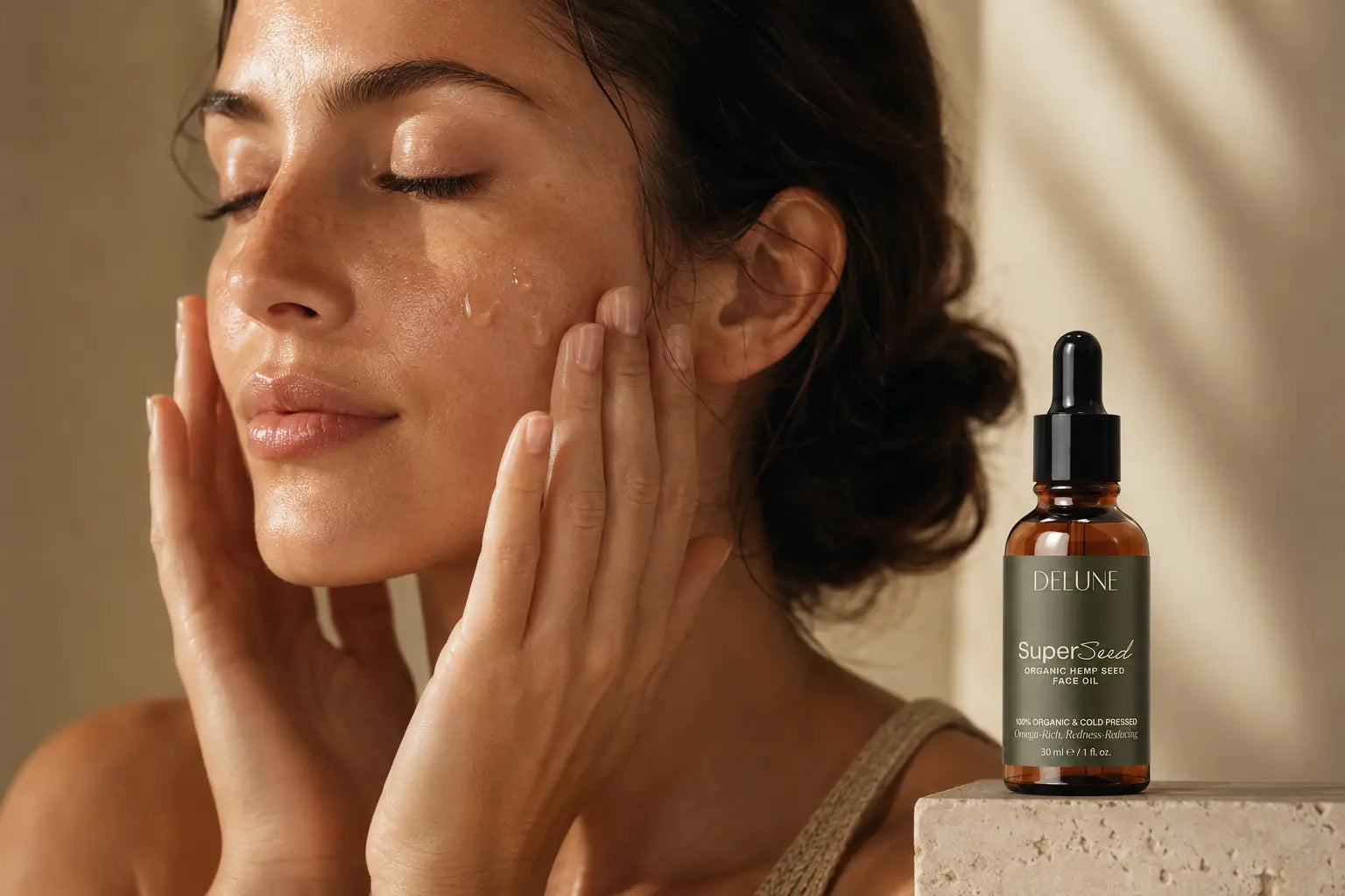 Óleo facial de semente de cânhamo pressionado na pele